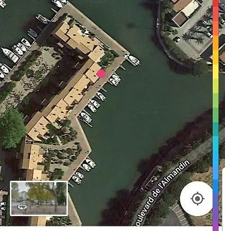 Marina Village アパート